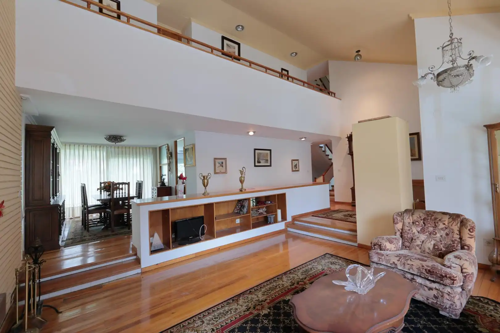 Sala de estar de Casa adosada en venta en O Barco de Valdeorras   con Calefacción, Piscina y Balcón