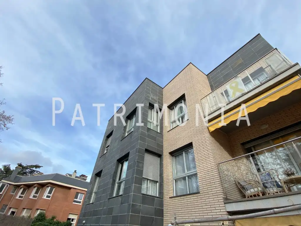 Vista exterior de Piso en venta en Barcelona
