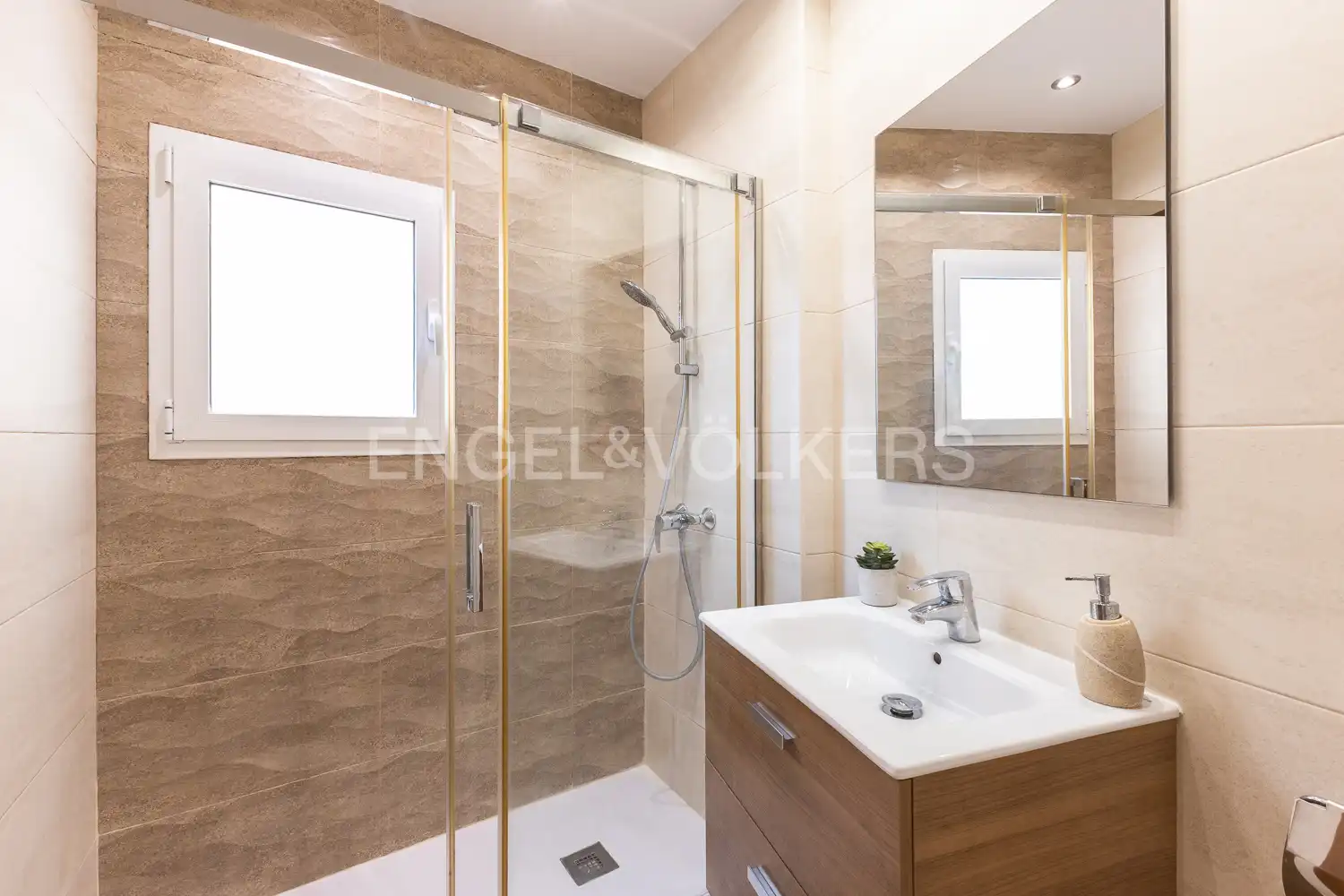 Bathroom of Flat for rent in Valencia  with Air Conditioner, Heating and Furnished