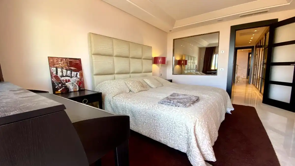 Habitación de Ático en venta en Marbella con Aire acondicionado, Terraza y Sauna