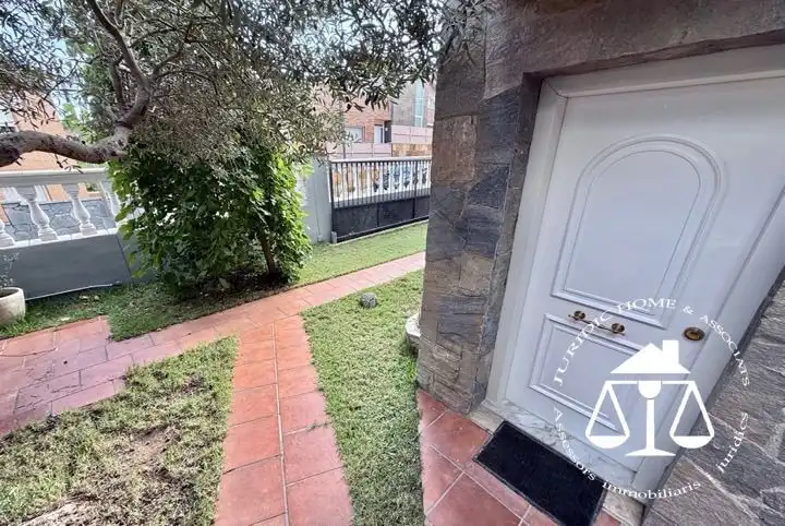 Jardí de Casa o xalet en venda en Sant Boi de Llobregat amb Aire condicionat, Calefacció i Jardí privat