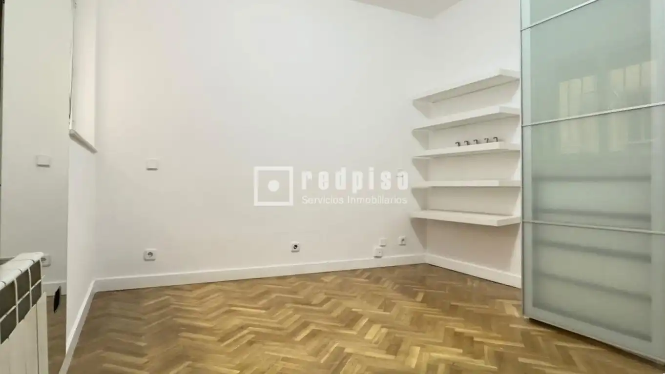 Bedroom of Flat for rent in Madrid  with Heating, Parquet flooring and Terrace