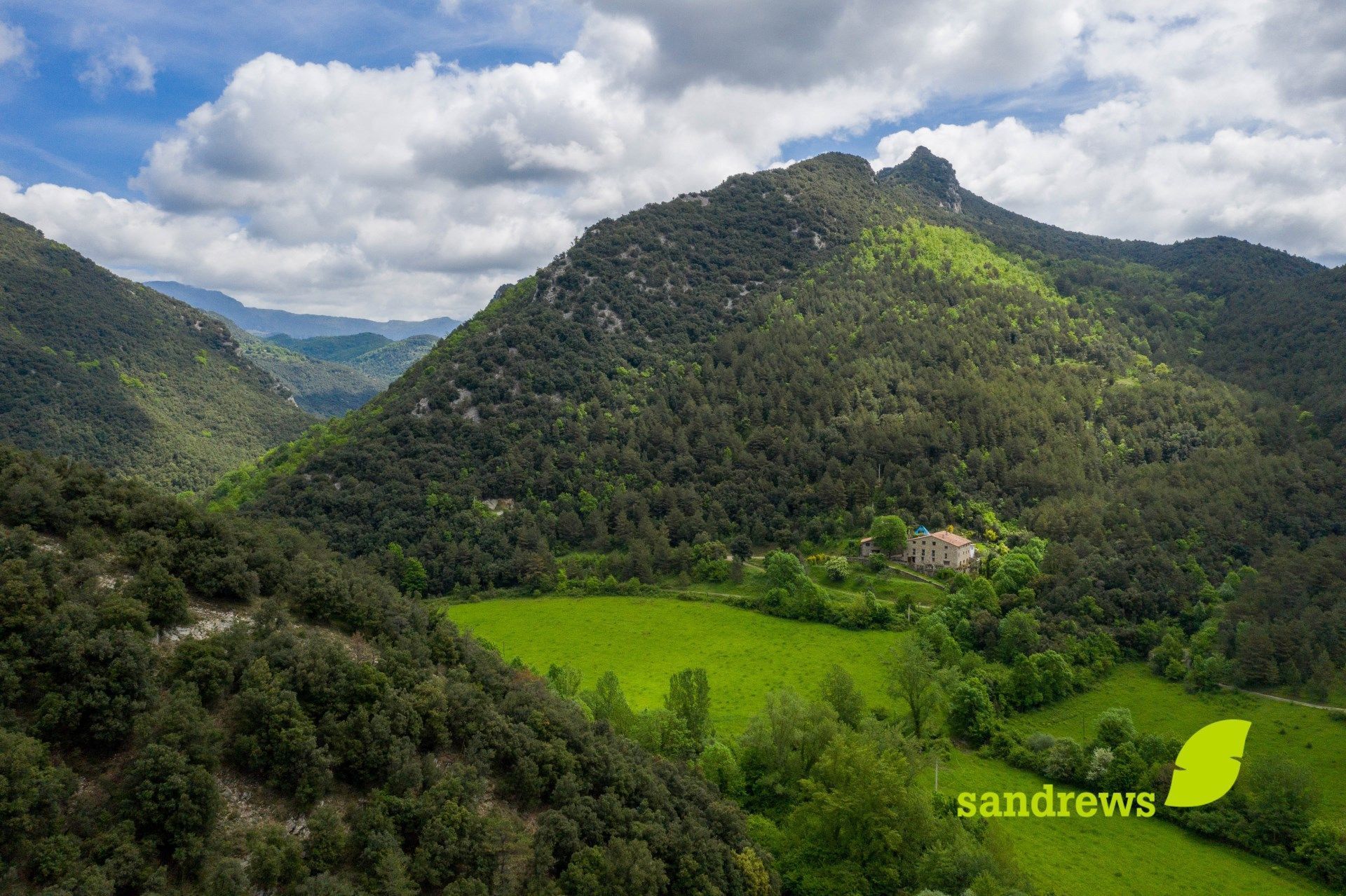 Jardí de Finca rústica en venda en La Vall de Bianya amb Jardí privat i Traster