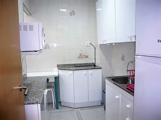 Cocina de Apartamento de alquiler en Benicasim / Benicàssim con Terraza, Amueblado y Lavadora