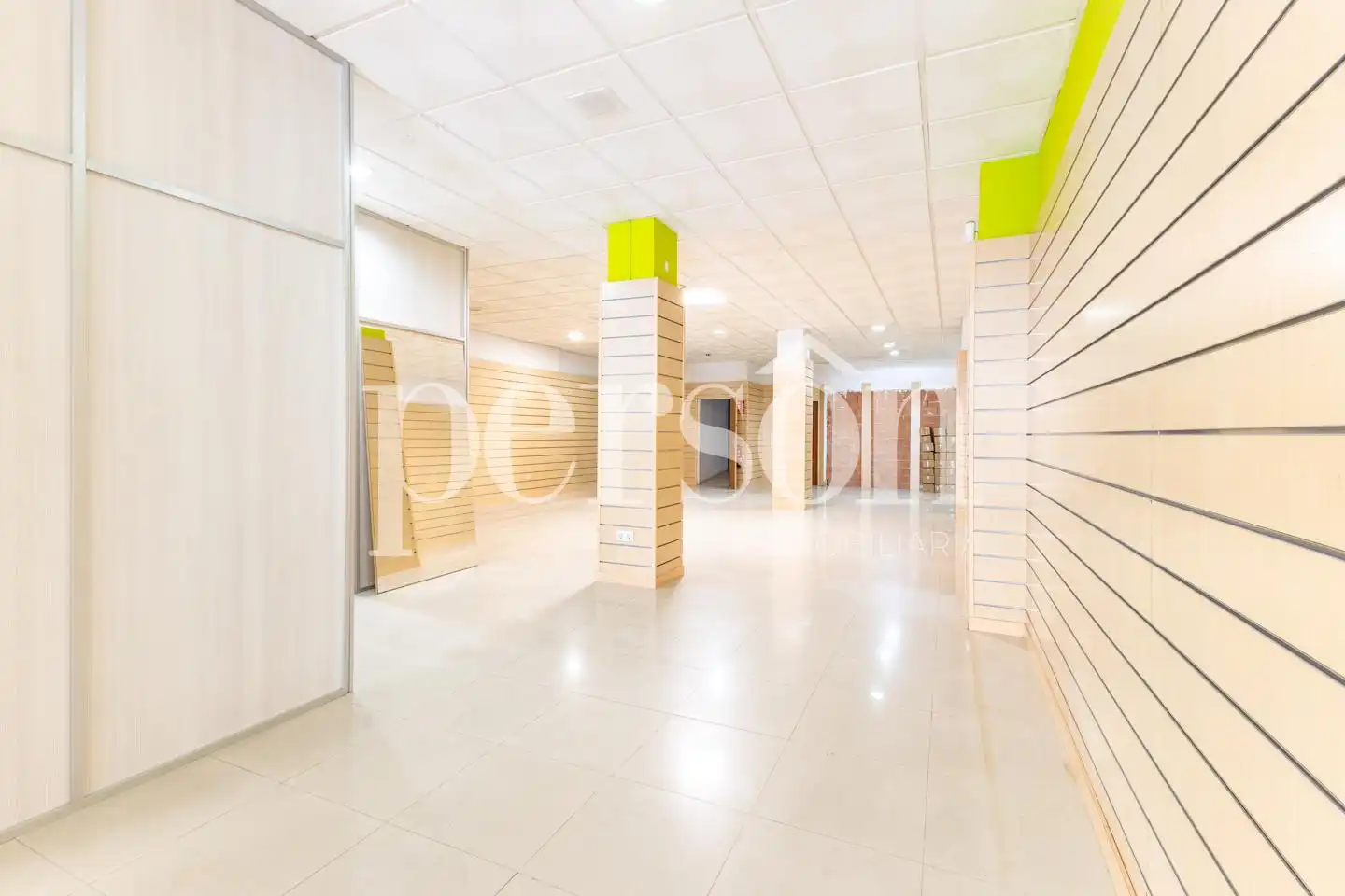Oficina de lloguer a L'Illa Perduda