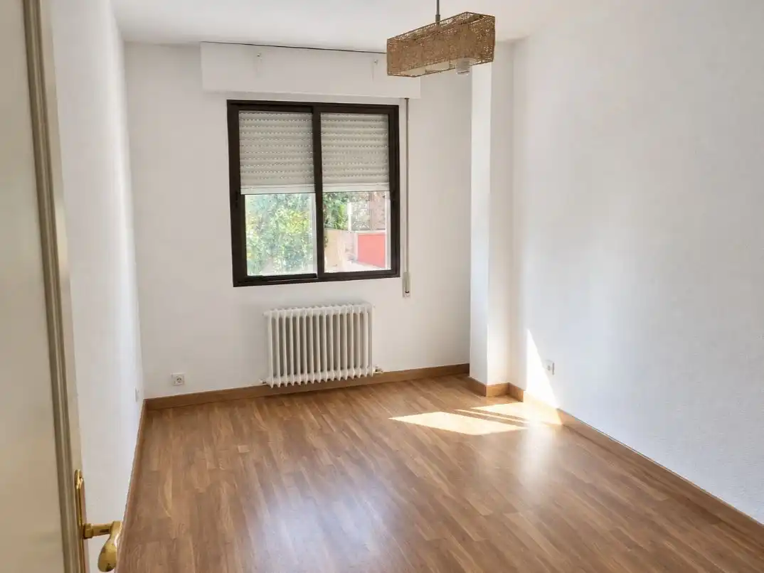 Habitación de Casa adosada en venta en Ensanche