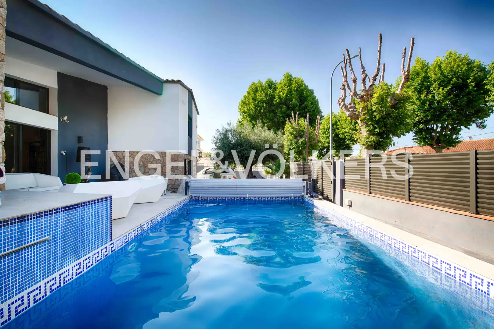 Xalet amb piscina en venda a Carrer Carlit, imagen 2