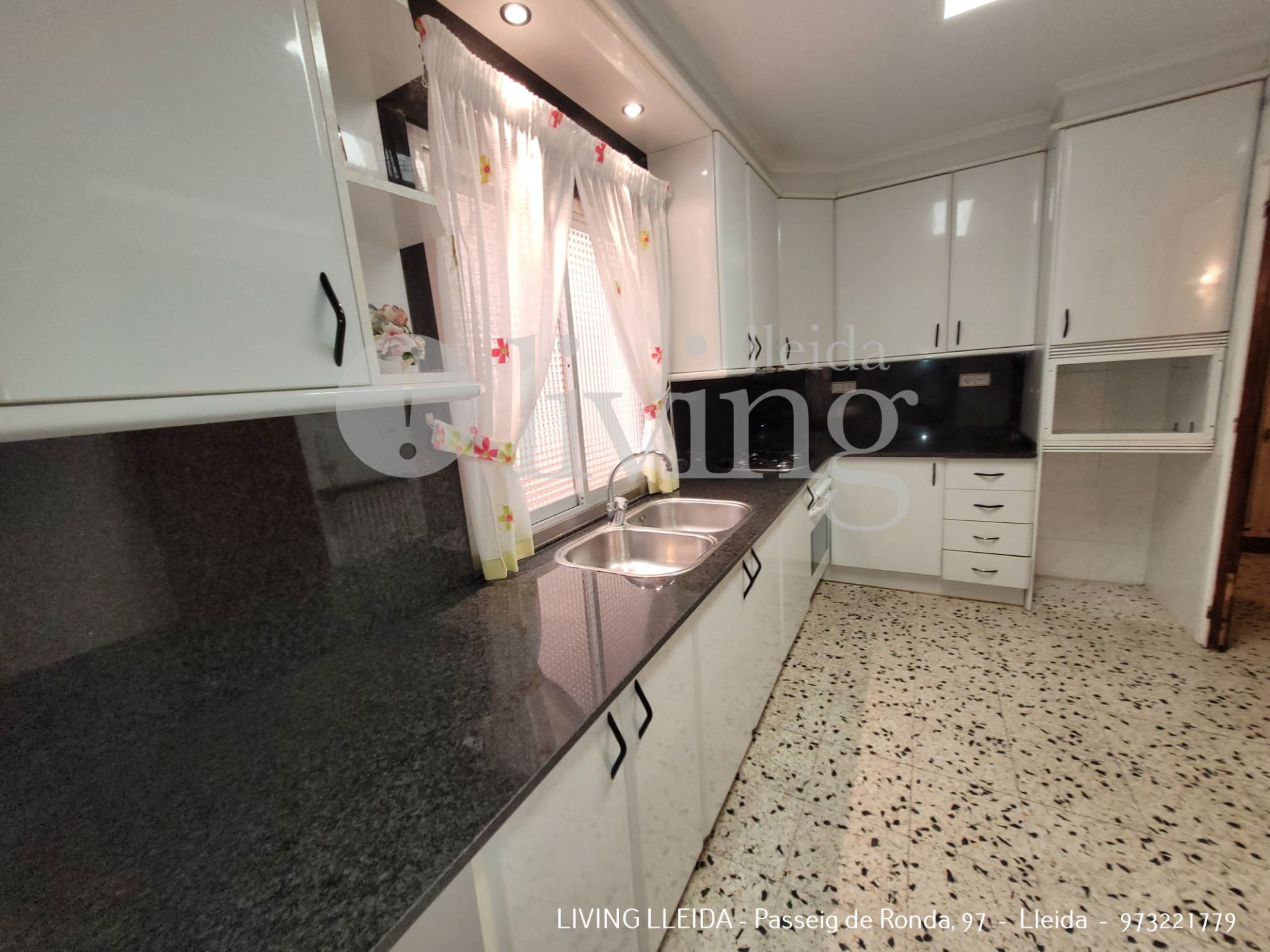 Kitchen of Flat for sale in  Lleida Capital  with Heating, Terrace and Storage room