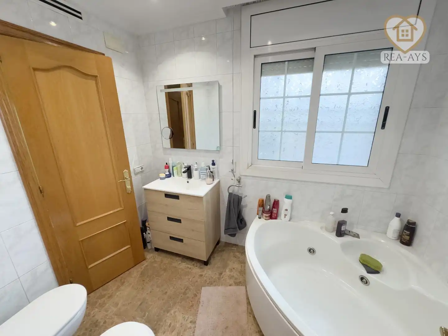 Bathroom of Houses for sale in Sant Vicenç Dels Horts  with Air Conditioner, Private garden and Terrace