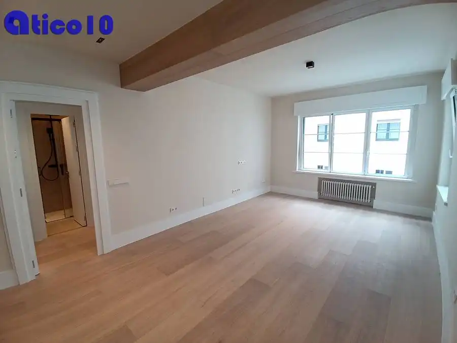 Flat for rent in Calle Asturias, Parque San Francisco - Uría