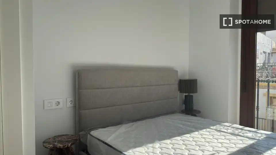 Dormitori de Apartament per a compartir en Málaga amb Aire condicionat, Terrassa i Moblat