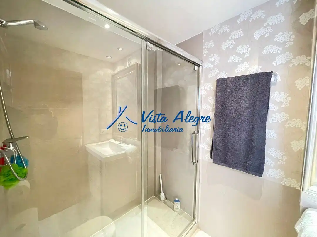 Baño de Ático en venta en Haro con Calefacción, Parquet y Terraza