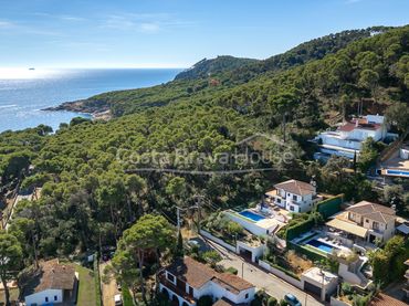 Casa con balcón en venta en Carrer de Josep Clarà
