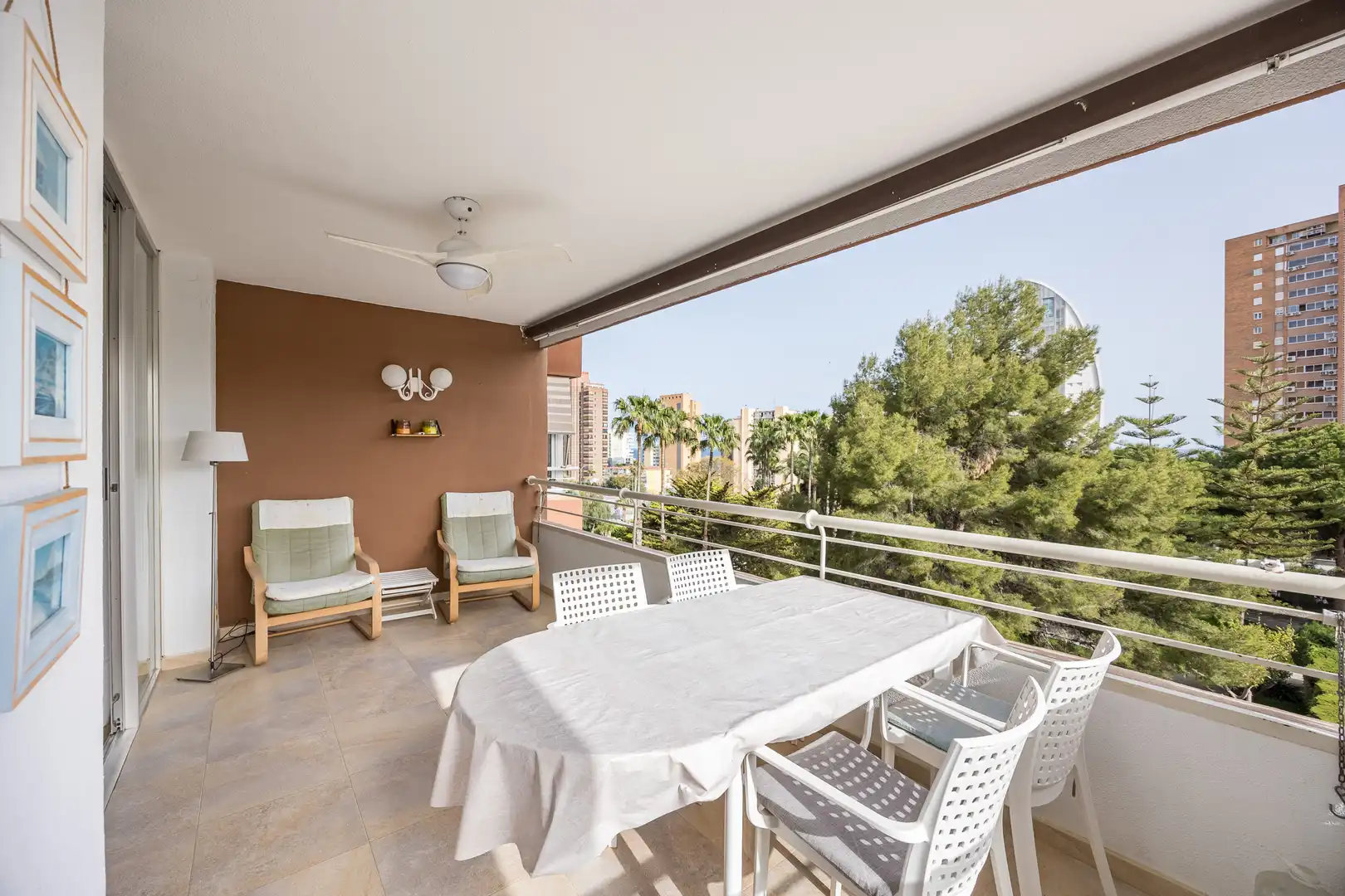 Terraza de Piso en venta en Benidorm con Piscina, Amueblado y Piscina comunitaria