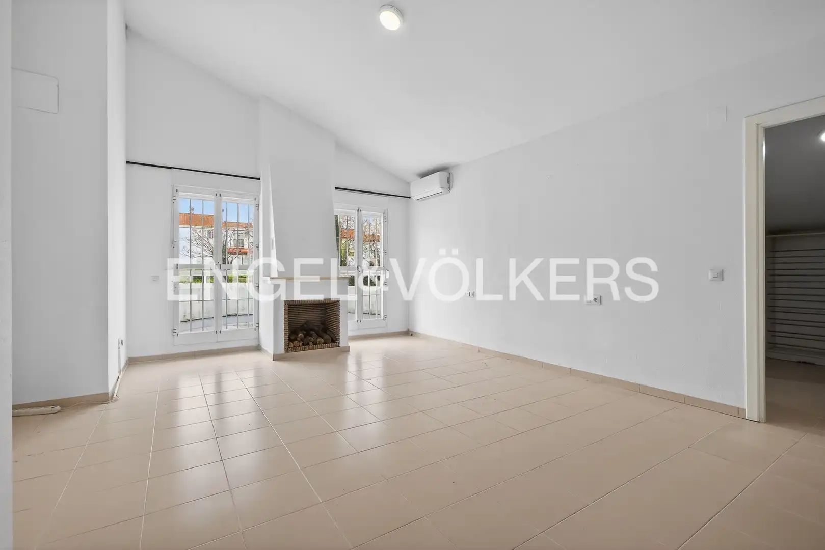 Living room of Houses for sale in Tomares  with Air Conditioner, Heating and Private garden