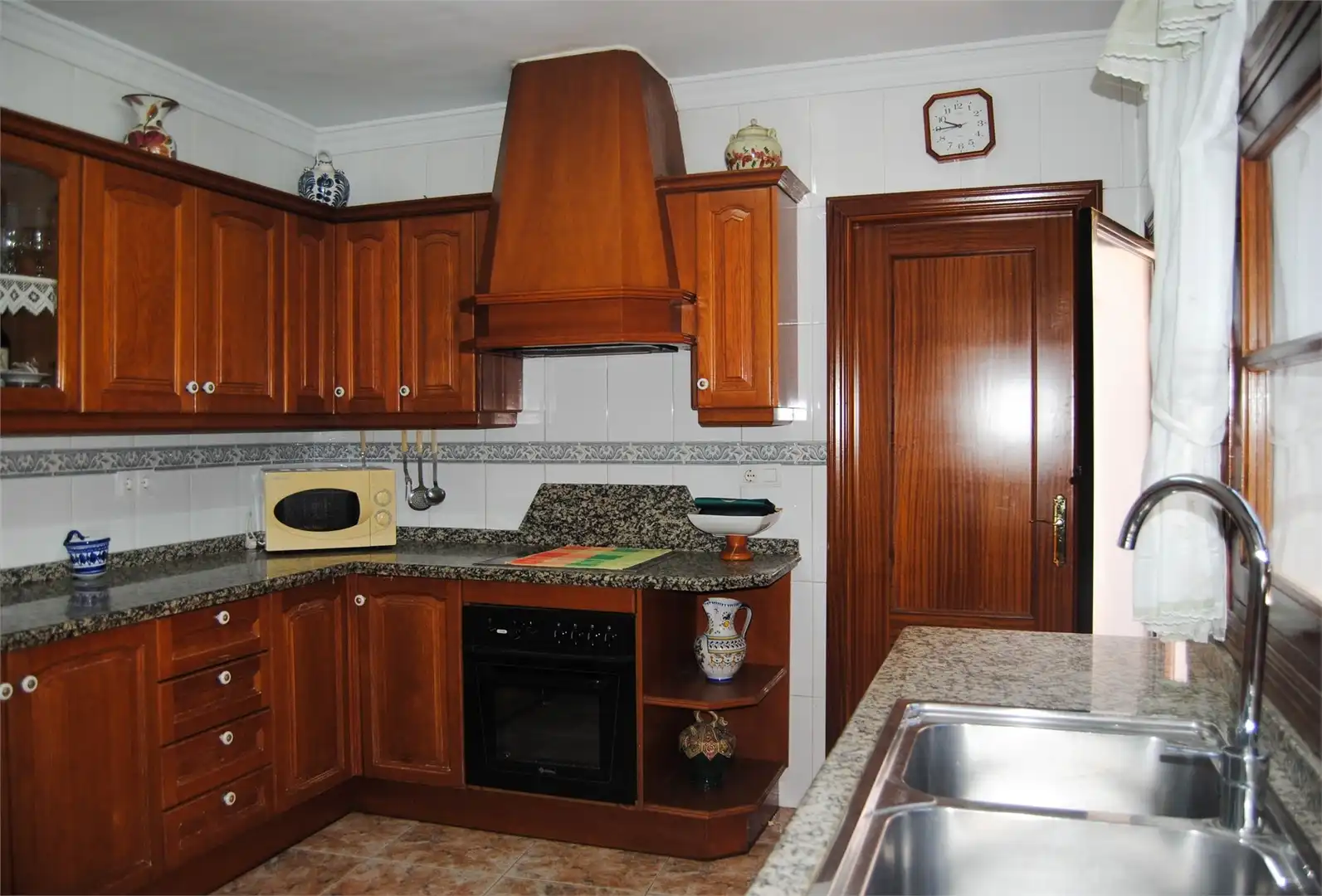 Cuina de Casa o xalet en venda en Vélez-Málaga amb Terrassa