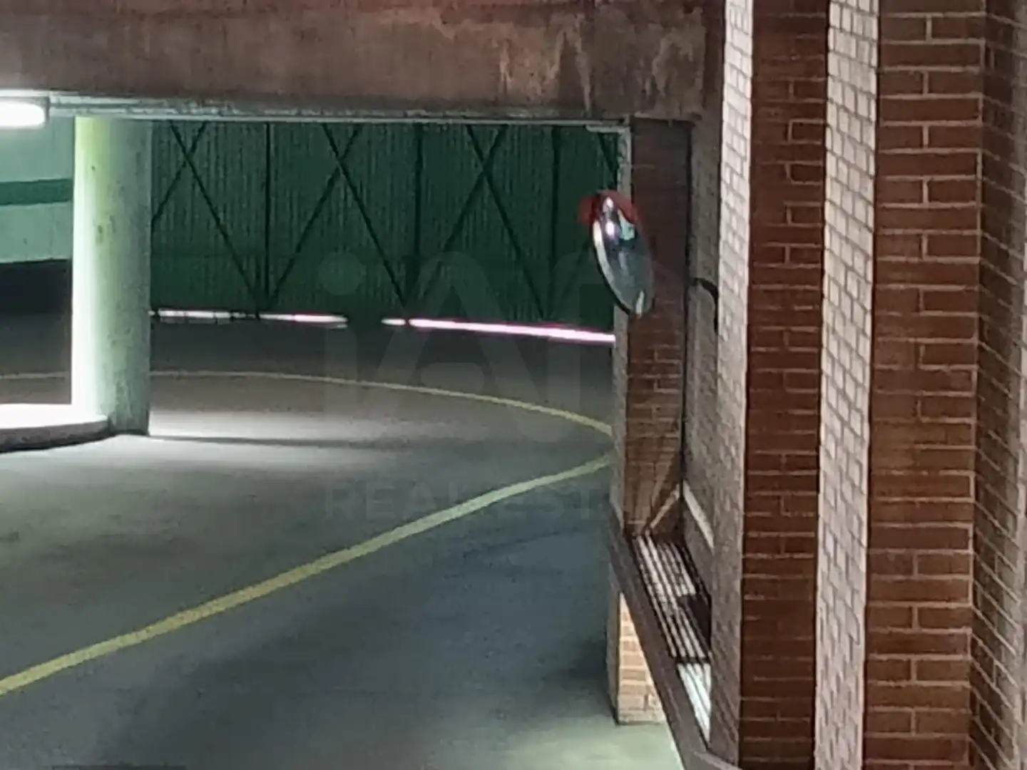Außenansicht von Garage zum Verkauf in Madrid