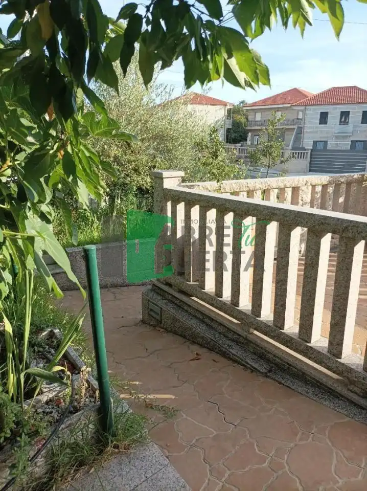 Chalet con terraza en venta en San Cibrao das Viñas, imagen 2