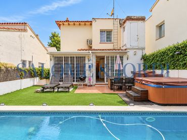 Casa con balcón en venta en Alella