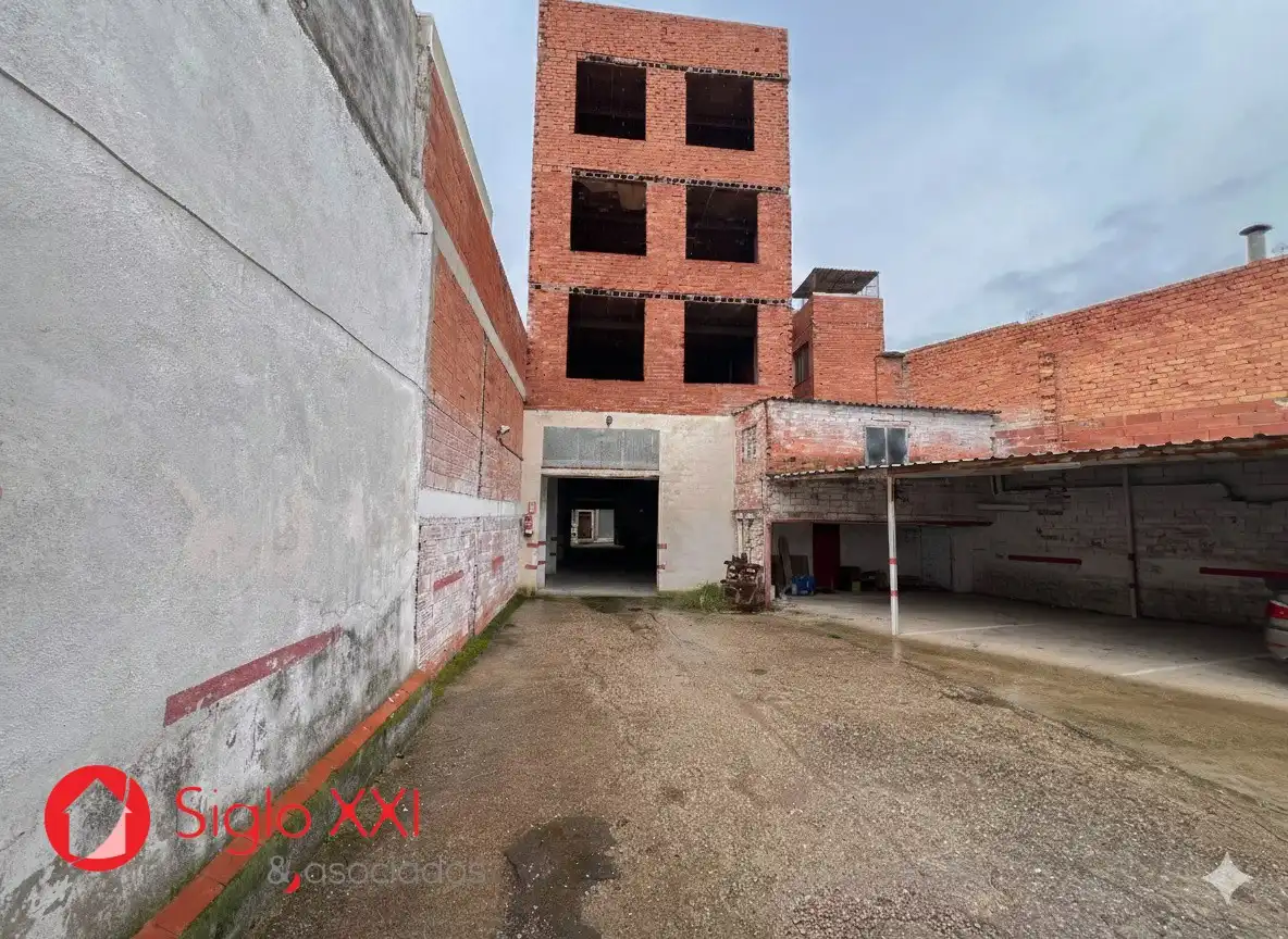 Aparcament de Edifici en venda en La Vall d'Uixó
