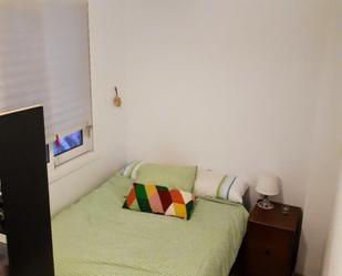 Dormitori de Apartament per a compartir en  Barcelona Capital amb Forn i Internet