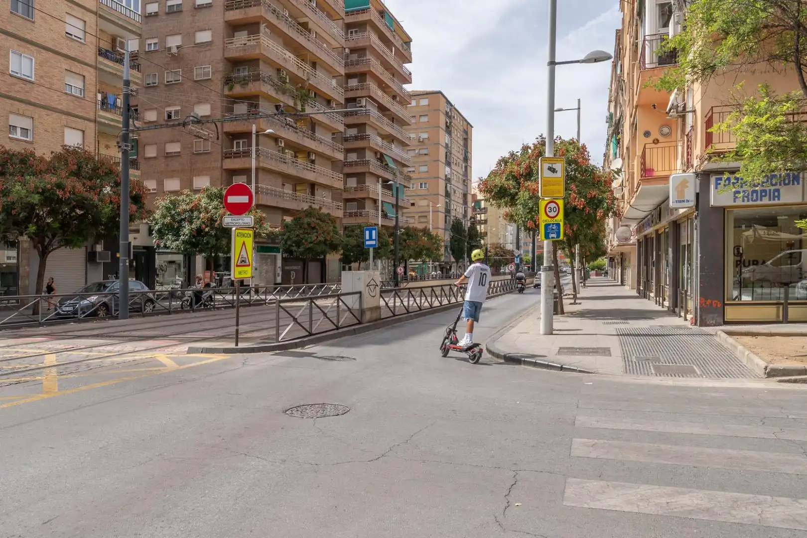 Vista exterior de Piso en venta en Granada con Aire acondicionado y Amueblado