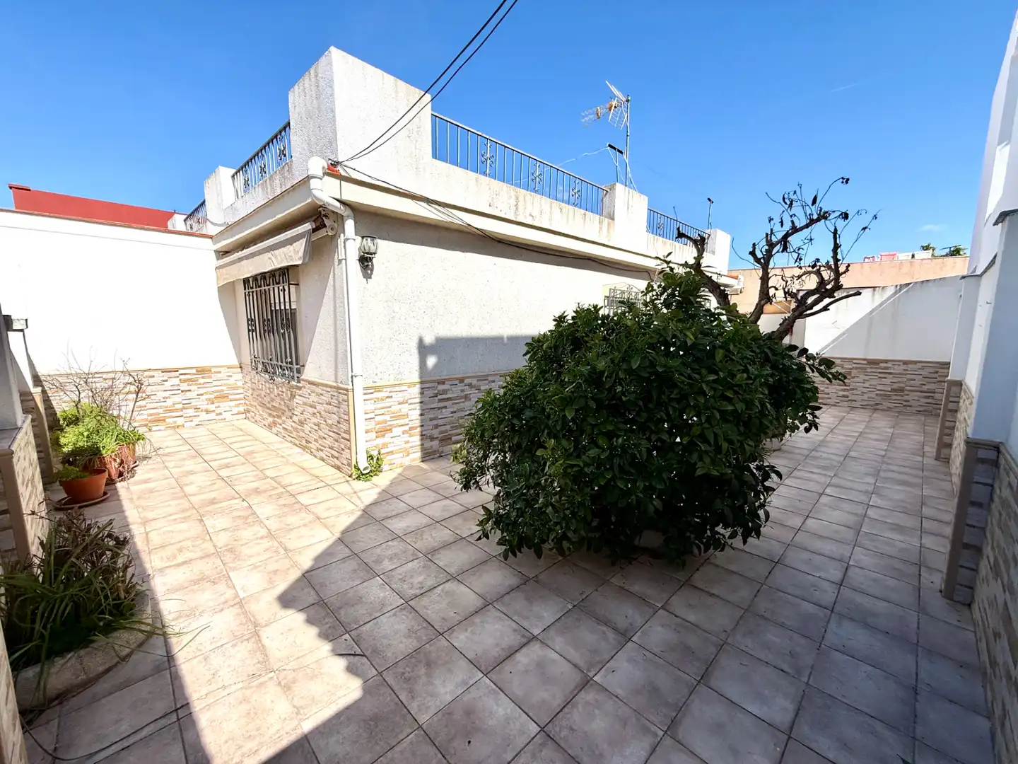 Vista exterior de Casa o xalet en venda en Mairena del Aljarafe