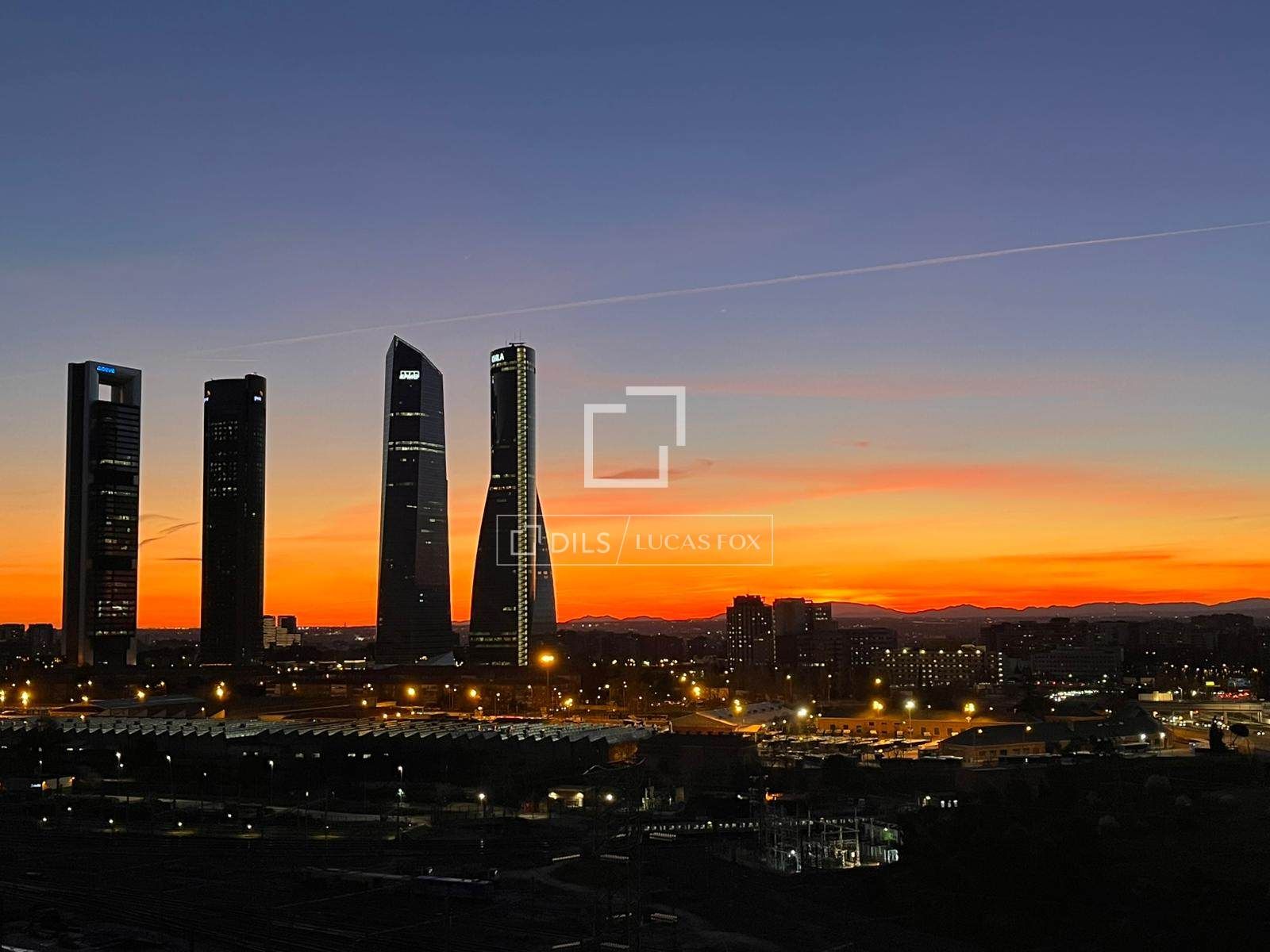 Vista exterior de Ático en venta en  Madrid Capital con Aire acondicionado, Calefacción y Jardín privado