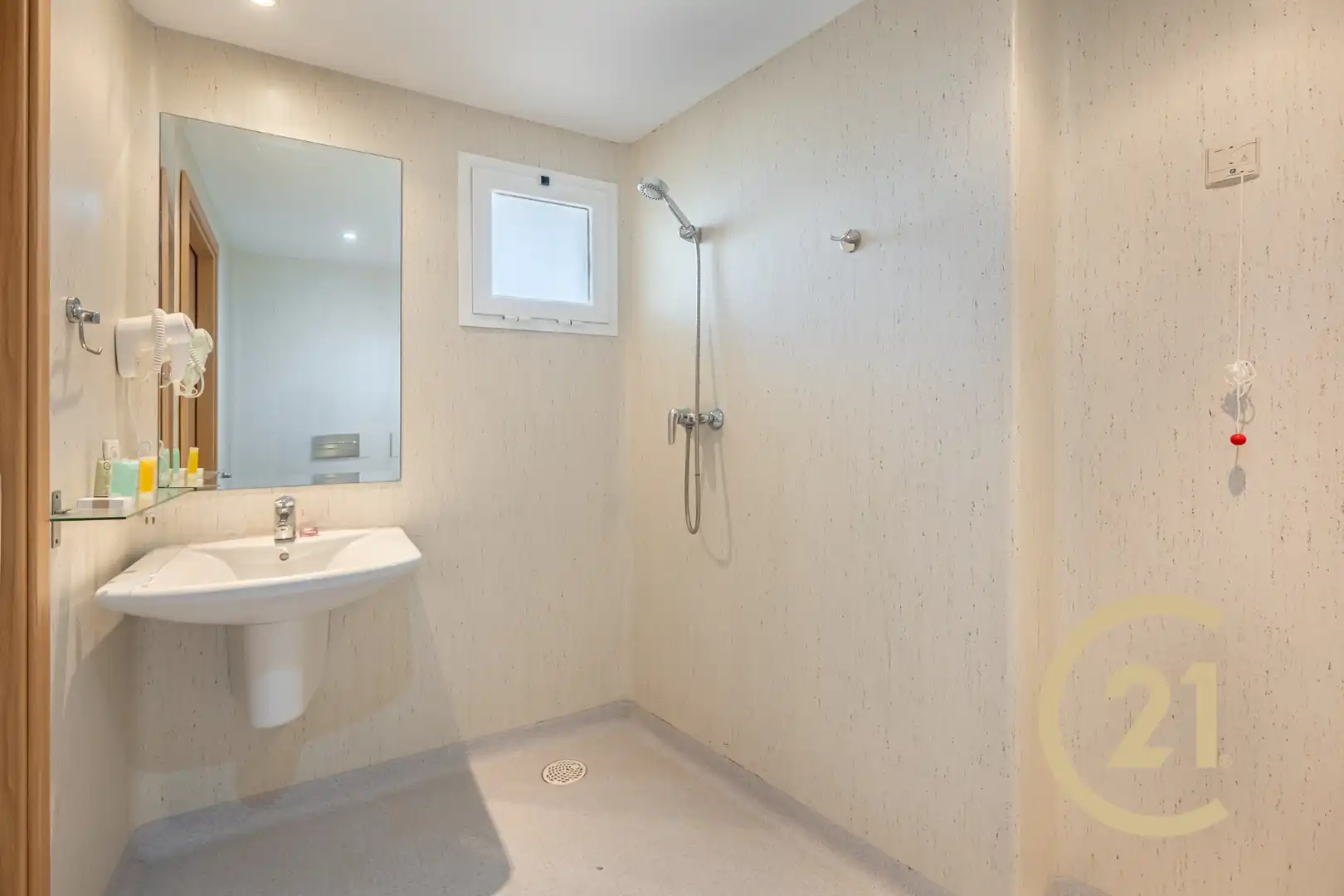 Bathroom of Buildings for sale in Estepona  with Community pool
