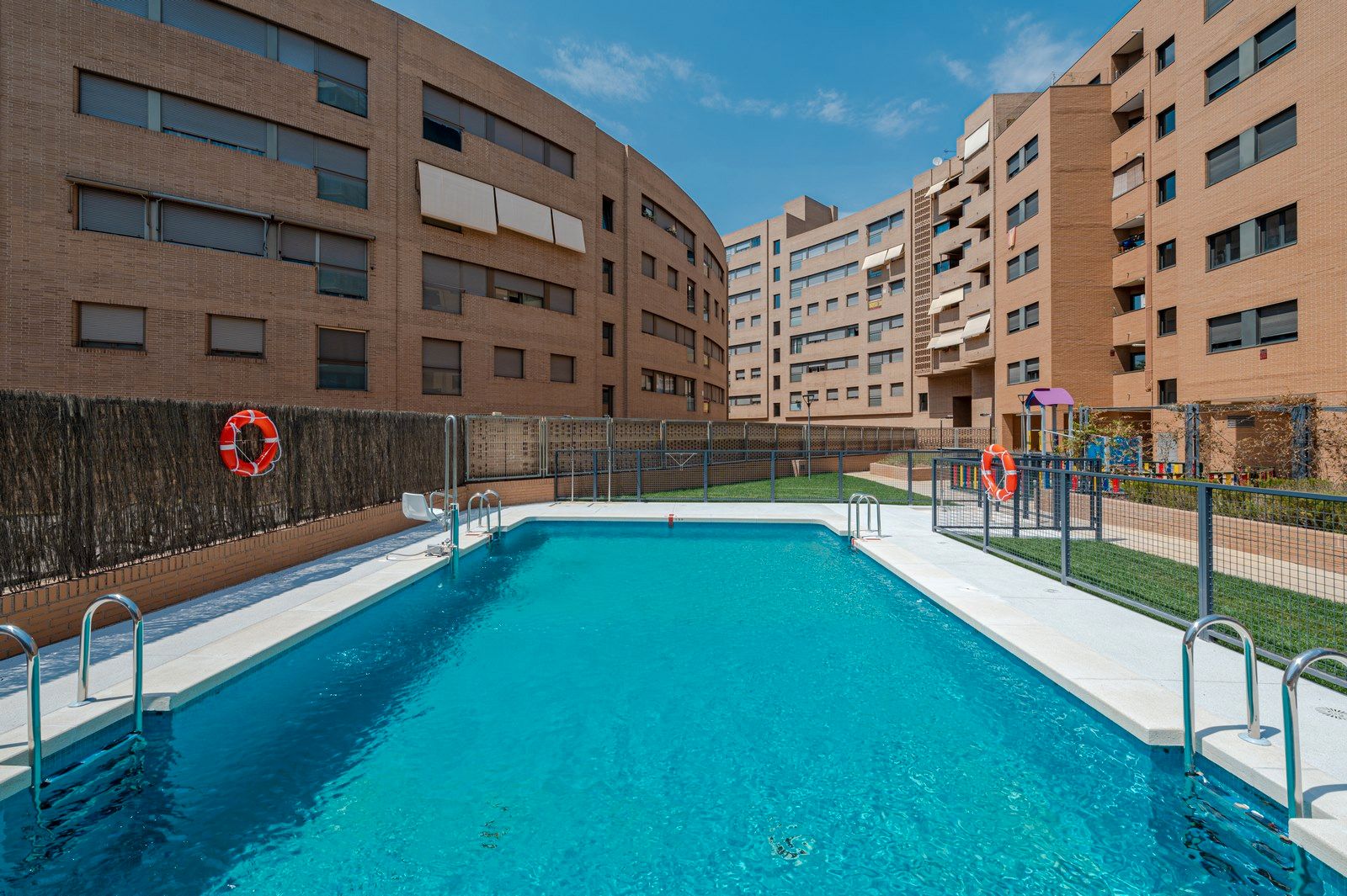 Piscina de Pis de lloguer en  Madrid Capital amb Parquet