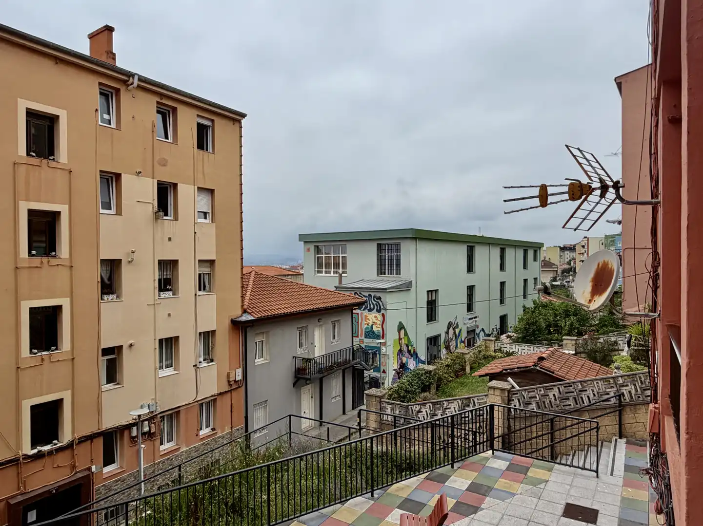 Vista exterior de Pis de lloguer en Santander amb Terrassa i Moblat