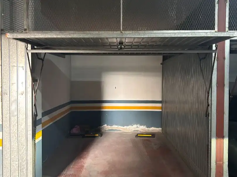 Garage for rent in Calle Juan de Mariana, 3, Centro