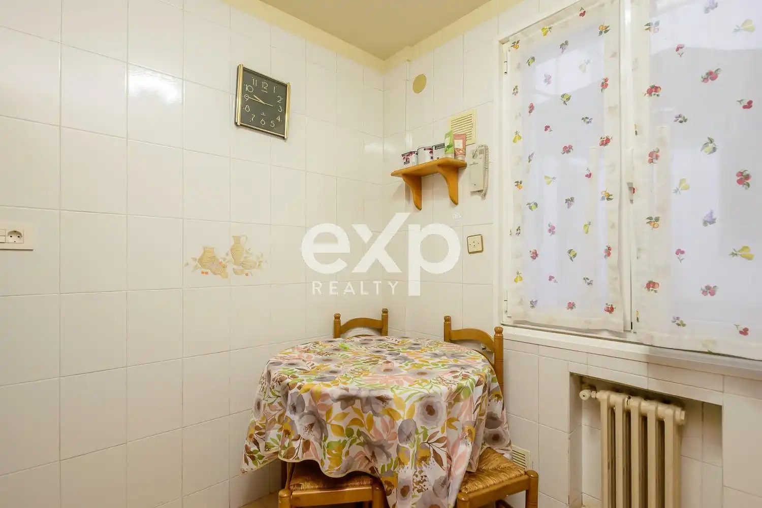 Cuina de Pis en venda en Oviedo  amb Calefacció, Parquet i Moblat