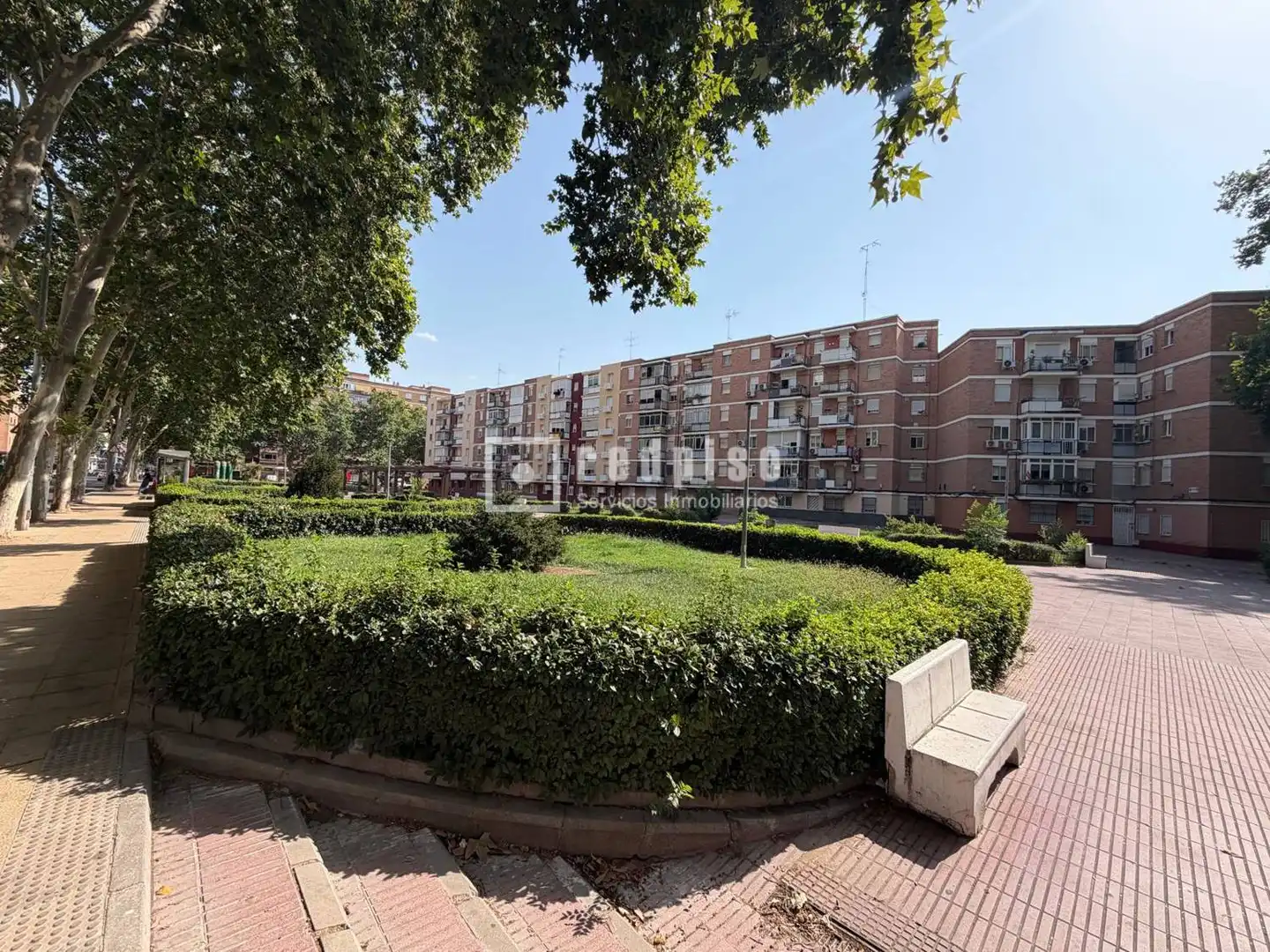 Vista exterior de Pis en venda en Alcalá de Henares amb Calefacció i Alarma