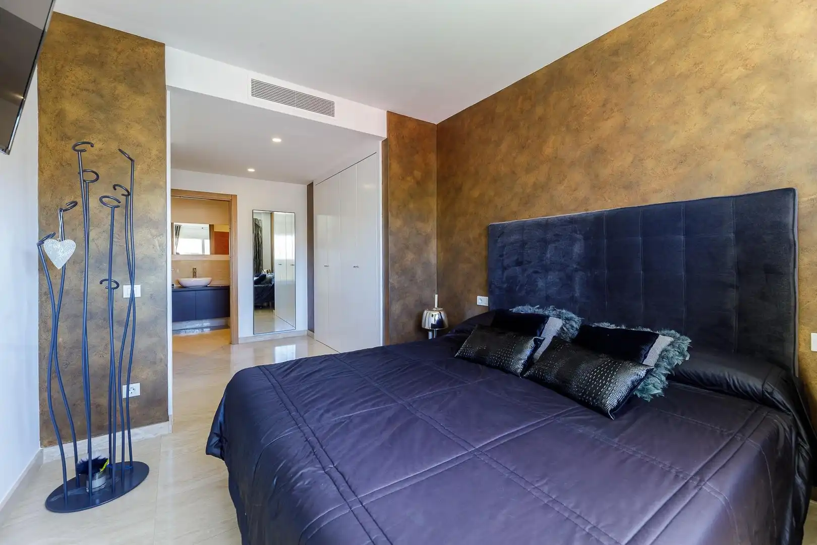 Schlafzimmer von Wohnung zum Verkauf in  Palma de Mallorca mit Klimaanlage, Heizung und Balkon