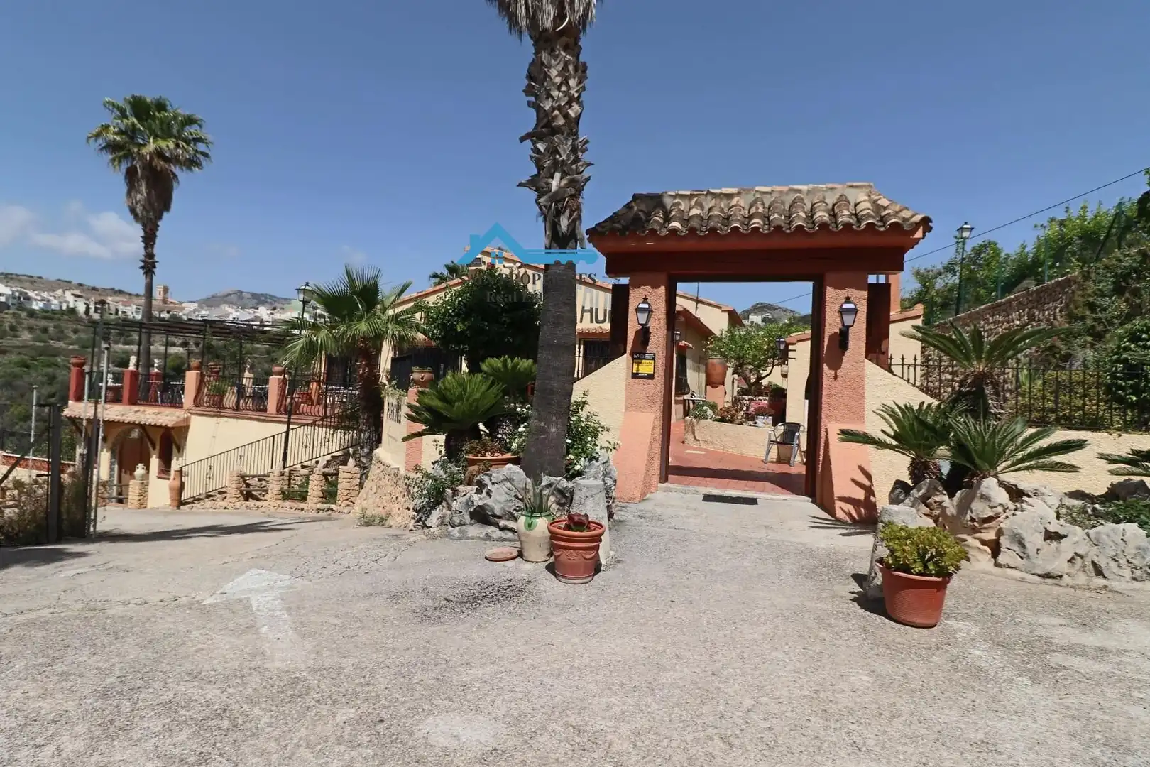 Vista exterior de Finca rústica en venda en Tàrbena amb Jardí privat, Terrassa i Traster