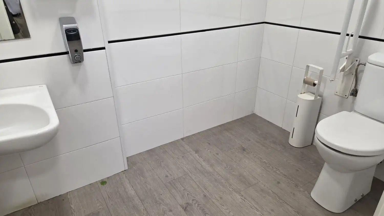 Badezimmer von Geschaftsraum zum Verkauf in Bilbao  mit Klimaanlage