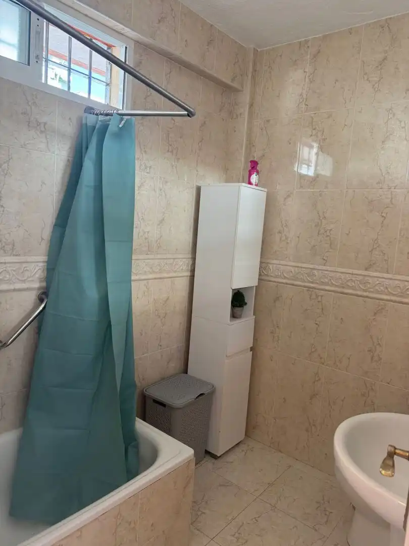 Baño de Estudio de alquiler en Torremolinos con Aire acondicionado, Calefacción y Terraza