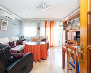 Living room of Flat for sale in  Granada Capital  with Terrace and Balcony