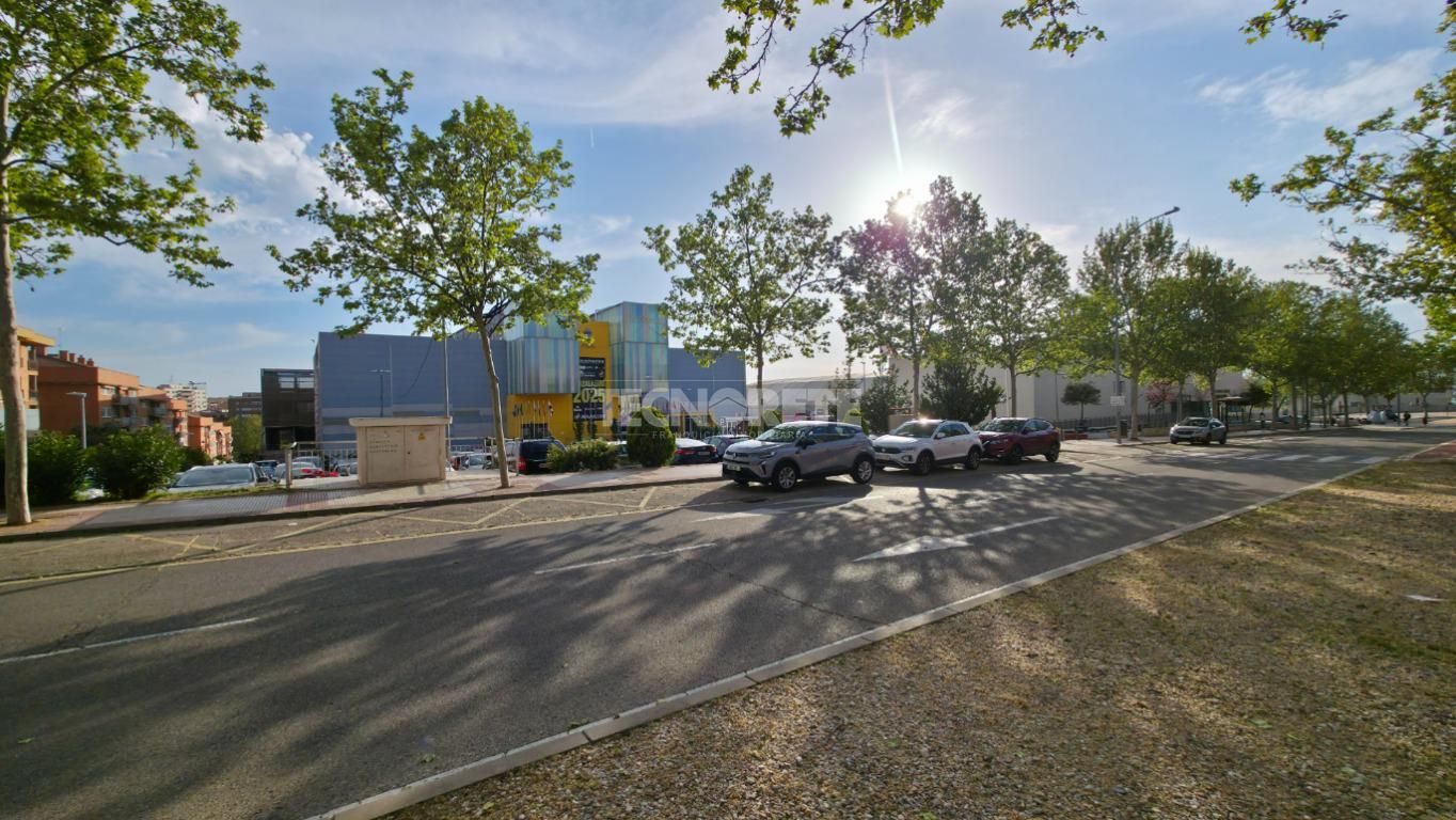 Vista exterior de Pis en venda en Guadalajara Capital amb Calefacció, Terrassa i Traster