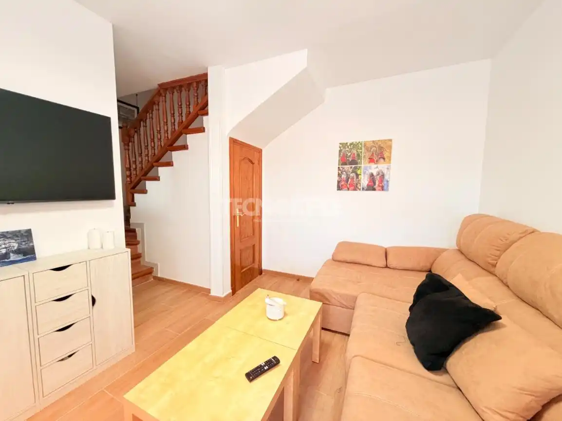 Sala d'estar de Casa adosada en venda en Oropesa amb Balcó