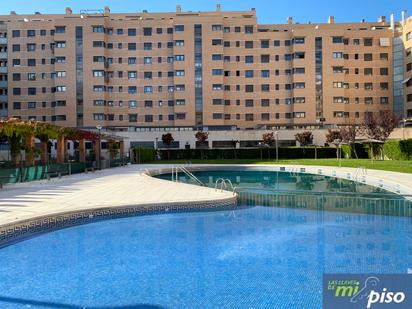 Swimming pool of Flat for sale in Valladolid Capital