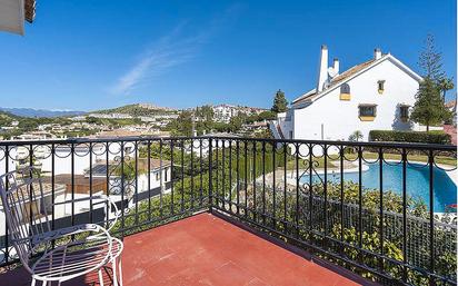 Exterior view of Single-family semi-detached for sale in Mijas  with Terrace, Swimming Pool and Oven