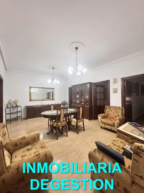 Menjador de Casa o xalet en venda en Linares amb Aire condicionat, Jardí privat i Terrassa