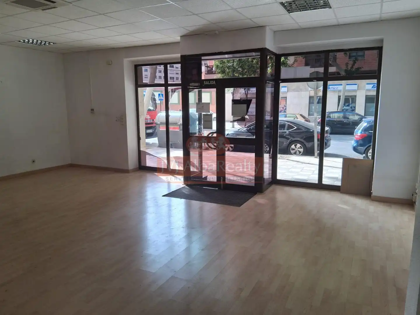 Locale commerciale in affitto a El Pilar