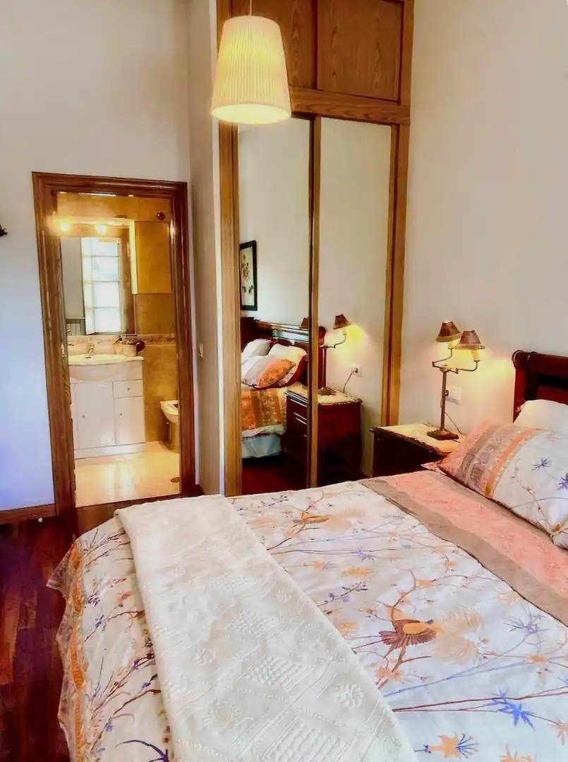Schlafzimmer von Wohnung zur Miete in Oviedo  mit Heizung, Abstellraum und Möbliert