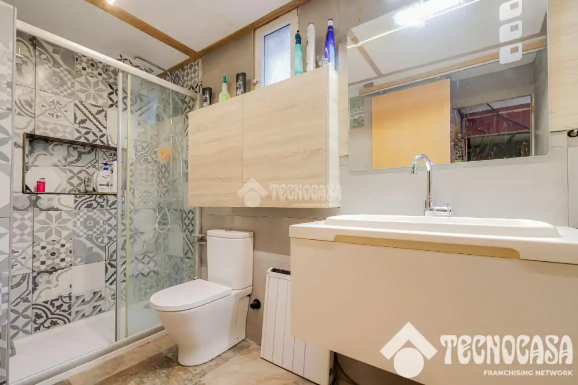 Casa aparellada amb terrassa en venda a Cerdanyola, imagen 26