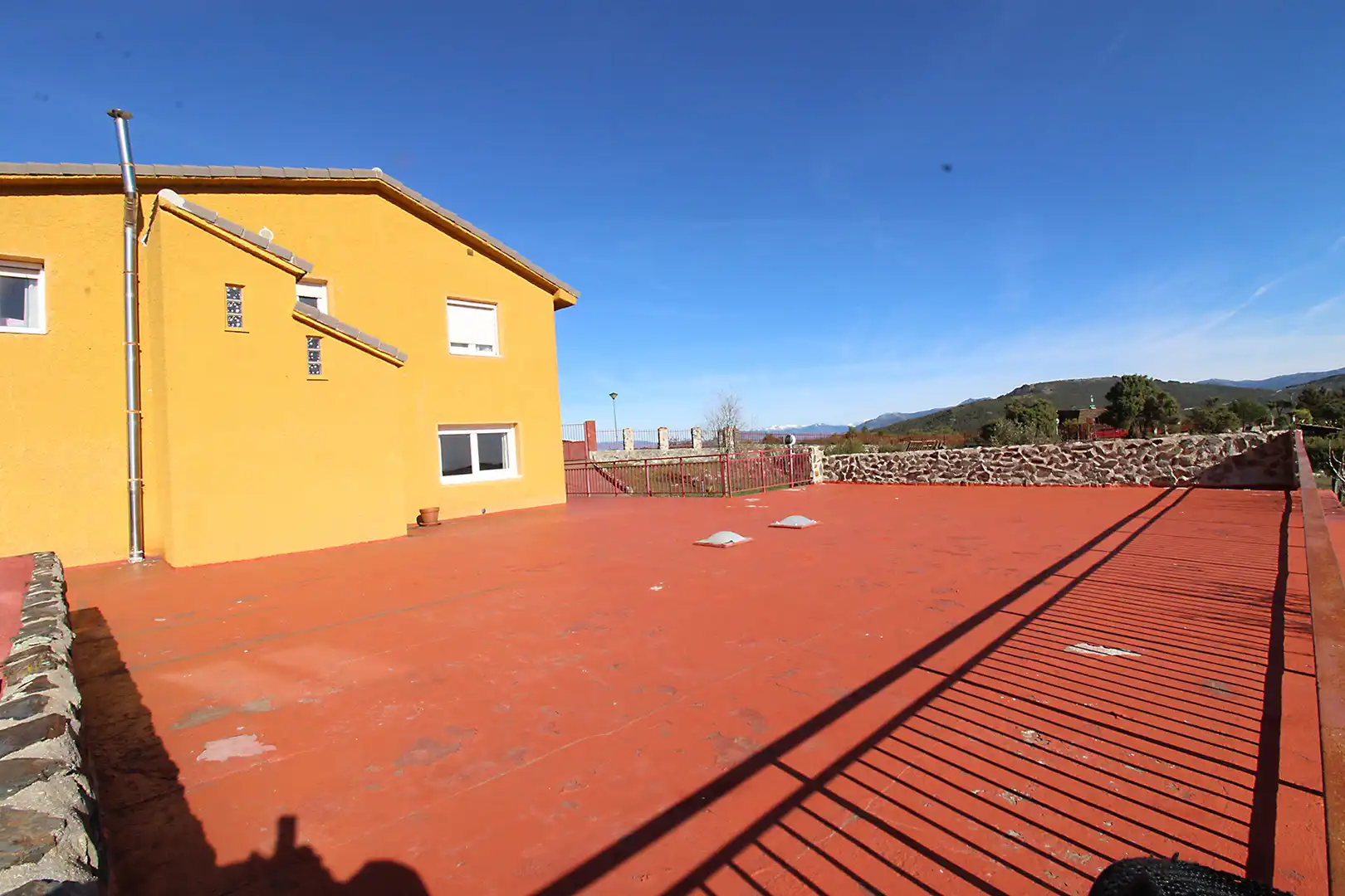 Exterior view of Houses for sale in Torremocha de Jarama  with Air Conditioner, Heating and Private garden