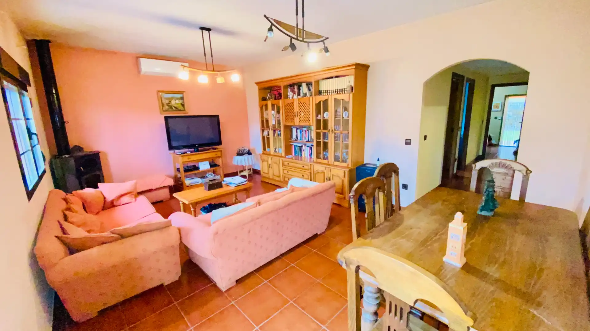 Sala d'estar de Casa o xalet en venda en Valdastillas amb Aire condicionat, Jardí privat i Terrassa