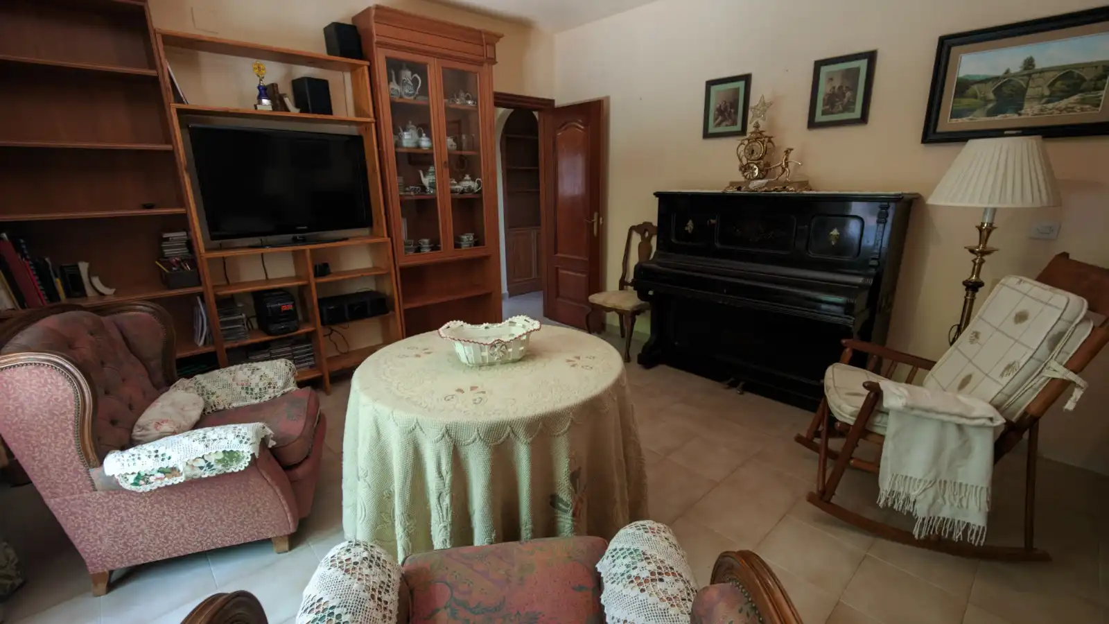 Sala d'estar de Casa o xalet en venda en La Zubia amb Aire condicionat, Jardí privat i Traster